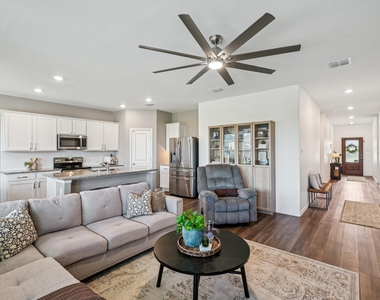 11600 Silver Queen Drive - Photo Thumbnail 4