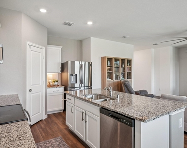 11600 Silver Queen Drive - Photo Thumbnail 12