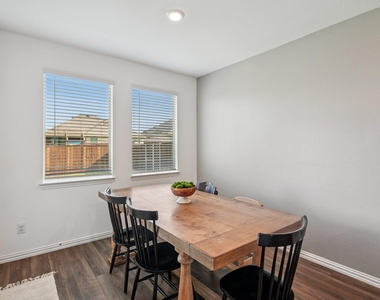 11600 Silver Queen Drive - Photo Thumbnail 8
