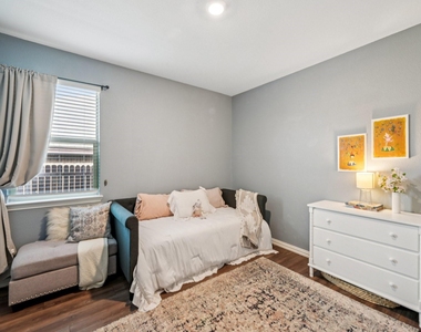 11600 Silver Queen Drive - Photo Thumbnail 17