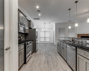 18316 Bridlington Drive - Photo Thumbnail 12