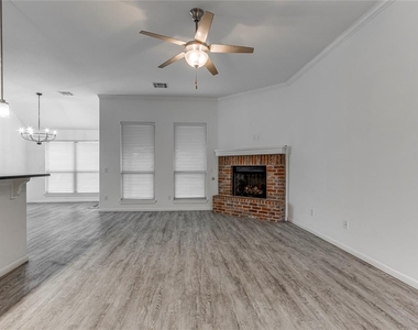 18316 Bridlington Drive - Photo Thumbnail 5