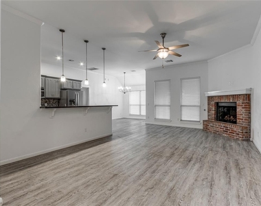 18316 Bridlington Drive - Photo Thumbnail 4