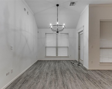 18316 Bridlington Drive - Photo Thumbnail 14