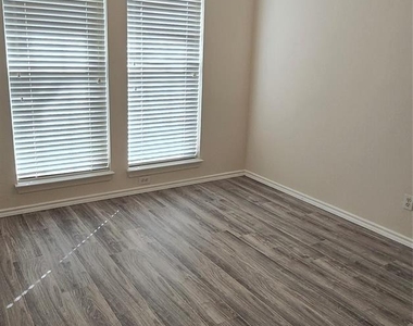 2205 Chapman Drive - Photo Thumbnail 17