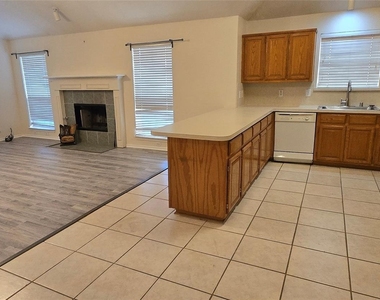 2205 Chapman Drive - Photo Thumbnail 6
