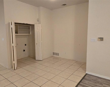 2205 Chapman Drive - Photo Thumbnail 10