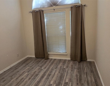 2205 Chapman Drive - Photo Thumbnail 12