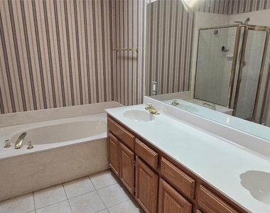 2205 Chapman Drive - Photo Thumbnail 15
