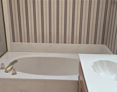 2205 Chapman Drive - Photo Thumbnail 14