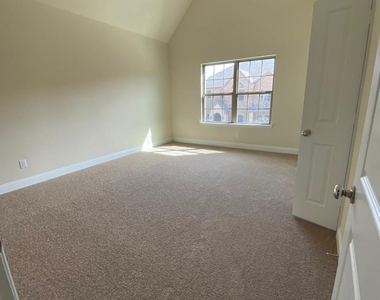 6245 Rainbow Valley Place - Photo Thumbnail 8