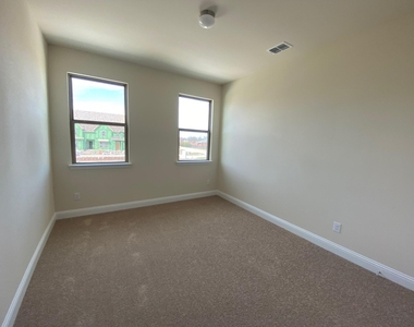 6245 Rainbow Valley Place - Photo Thumbnail 16