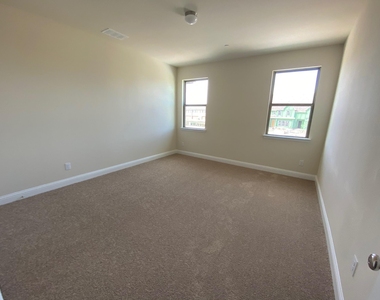 6245 Rainbow Valley Place - Photo Thumbnail 18