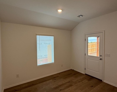 644 Sw 11th Street - Photo Thumbnail 6