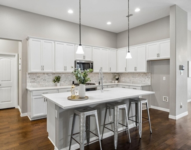 908 Mist Flower Drive - Photo Thumbnail 3