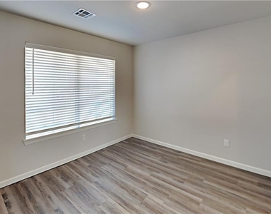 489 Hardesty Drive - Photo Thumbnail 3