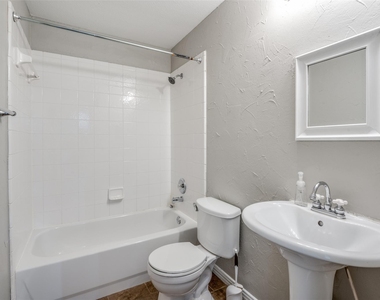9300 Chesapeake Lane - Photo Thumbnail 9
