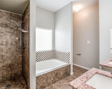 9300 Chesapeake Lane - Photo Thumbnail 8
