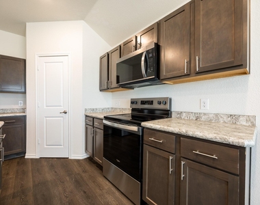 3002 Shetland Street - Photo Thumbnail 13