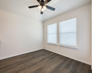 3002 Shetland Street - Photo Thumbnail 15