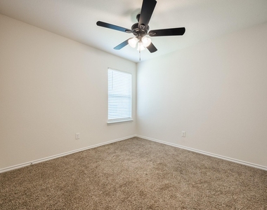3002 Shetland Street - Photo Thumbnail 8