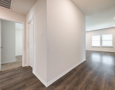 3002 Shetland Street - Photo Thumbnail 4