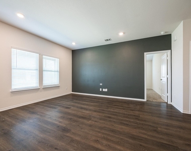 3002 Shetland Street - Photo Thumbnail 10