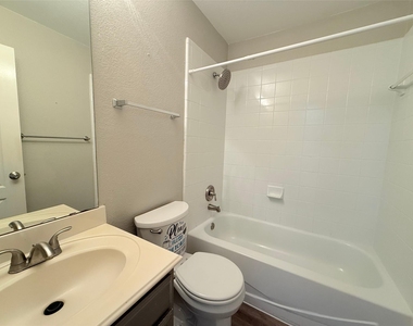 9120 Newport Lane - Photo Thumbnail 12