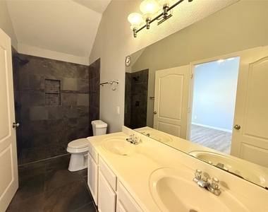 9120 Newport Lane - Photo Thumbnail 11