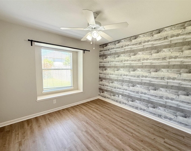 9120 Newport Lane - Photo Thumbnail 9