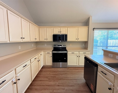 9120 Newport Lane - Photo Thumbnail 5