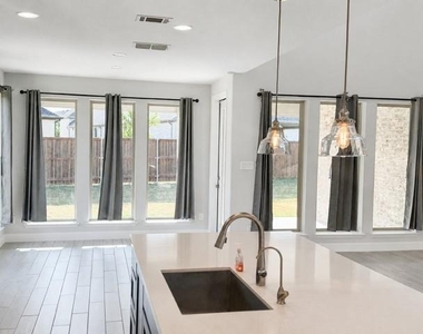 2116 Roquette Drive - Photo Thumbnail 2