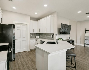 4603 Penelope Lane - Photo Thumbnail 6