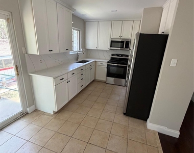 2579 Springvale Drive - Photo Thumbnail 3