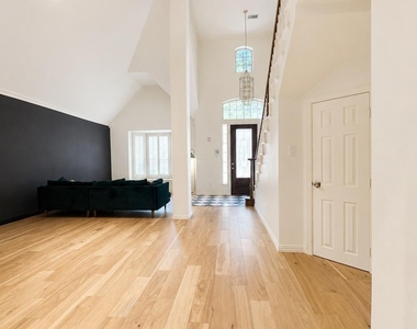 18283 Meandering Way - Photo Thumbnail 8
