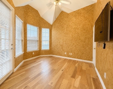 18283 Meandering Way - Photo Thumbnail 16
