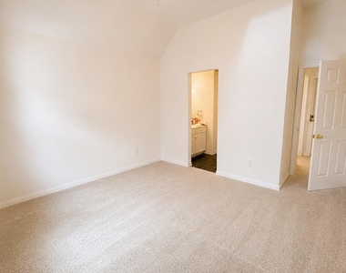 18283 Meandering Way - Photo Thumbnail 12