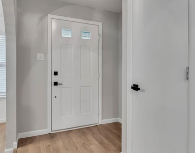 305 Northglen Drive - Photo Thumbnail 1