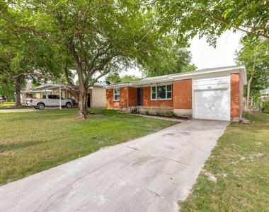 508 Crandle Drive - Photo Thumbnail 1