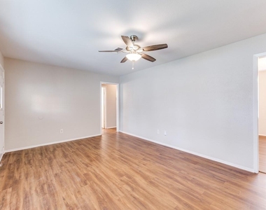 508 Crandle Drive - Photo Thumbnail 2