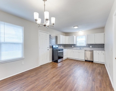 508 Crandle Drive - Photo Thumbnail 5