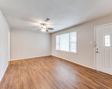 508 Crandle Drive - Photo Thumbnail 3