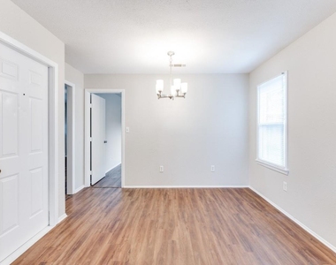 508 Crandle Drive - Photo Thumbnail 7
