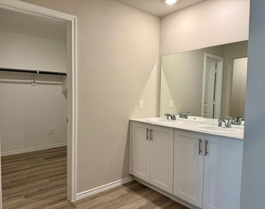 2716 Flowers Drive - Photo Thumbnail 9