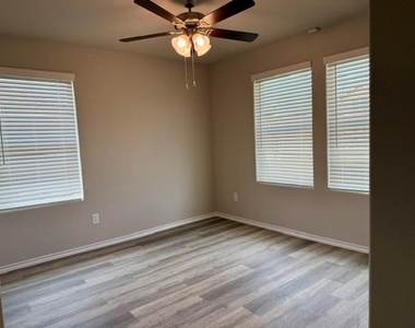 2716 Flowers Drive - Photo Thumbnail 11