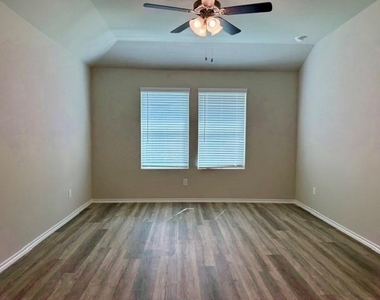 2716 Flowers Drive - Photo Thumbnail 7