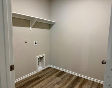 2716 Flowers Drive - Photo Thumbnail 15