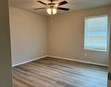 2716 Flowers Drive - Photo Thumbnail 12