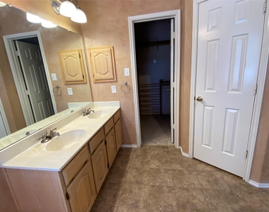 2212 Heatherton Place - Photo Thumbnail 22