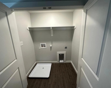 1702 E Powell Avenue - Photo Thumbnail 11